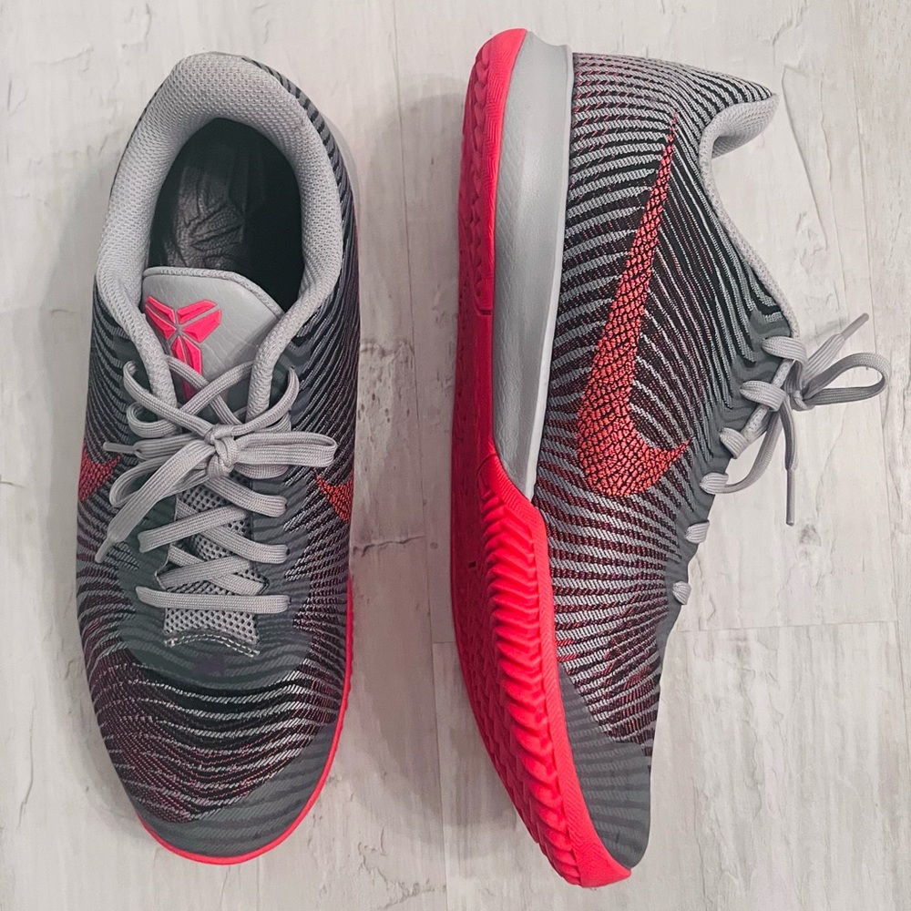 NWOT Men’s Nike Venom Sneakers